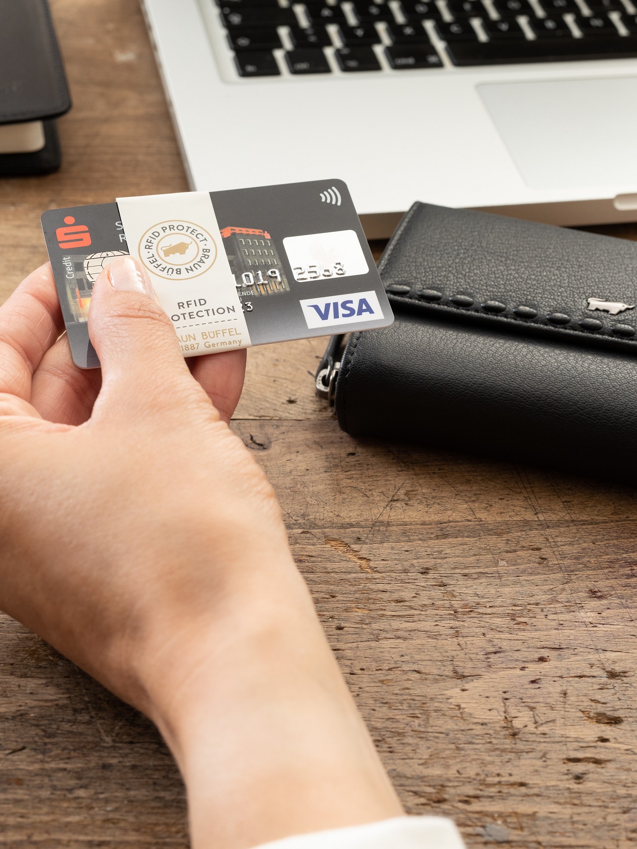 RFID Geldbörse: So schützen Sie Ihre Karten vor Datendiebstahl